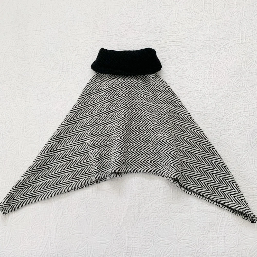 John Branigan Irish Wool Collared Cape / Wrap, Black & White‎